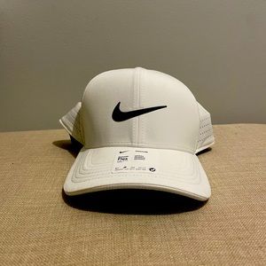 NWT Adult Unisex White Nike Golf Hat